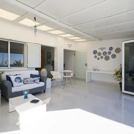 The House In Has 2 Bedrooms Holiday home *